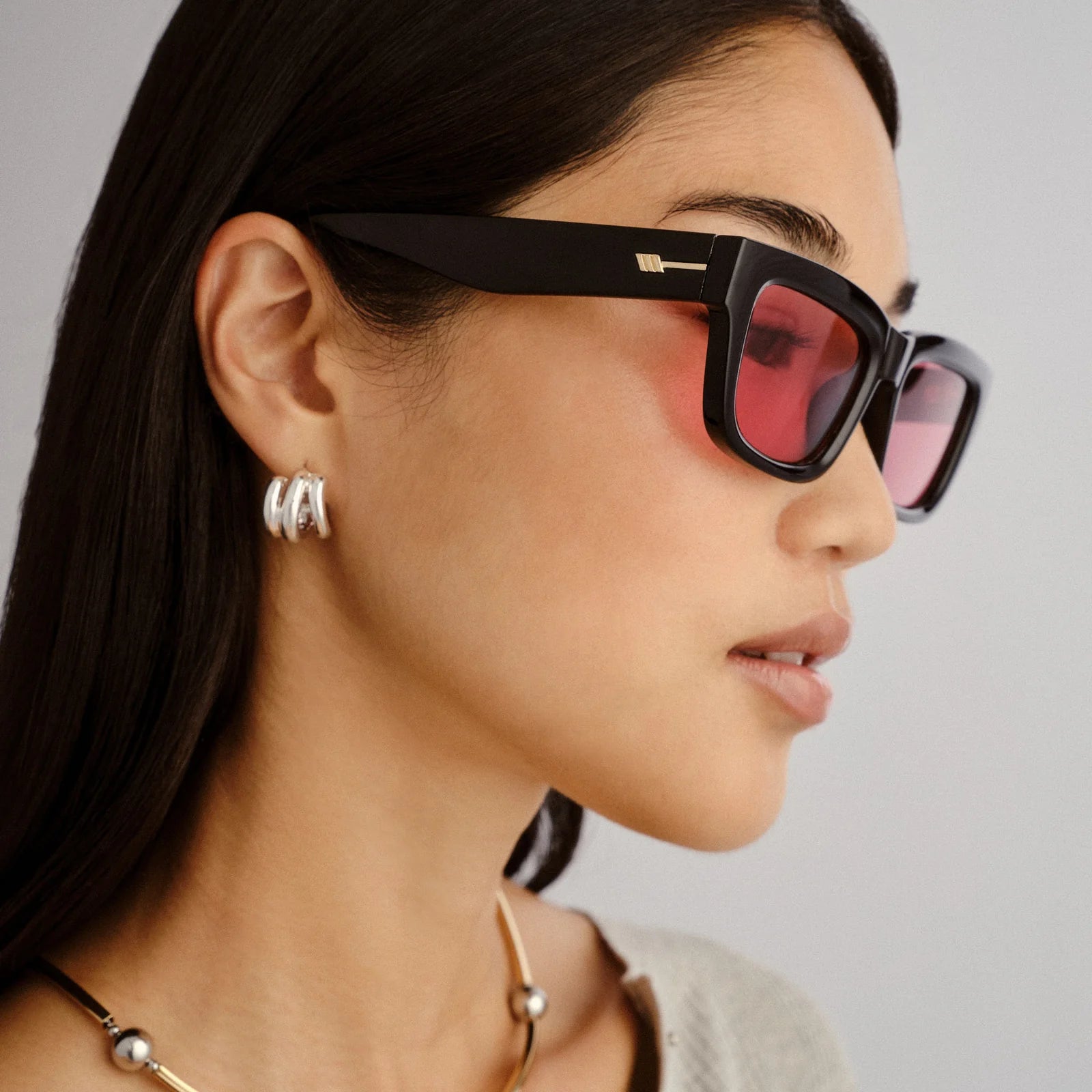 Le Specs LE CASTLE LSP2552249 - Black/Crimson Tint Le Specs LE CASTLE LSP2552249 - Black/Crimson Tint