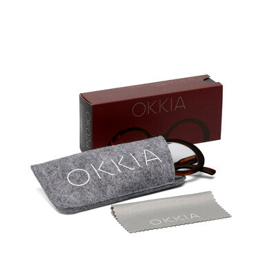 OKKIA -Laura reading Big Round - OK024B3H OKKIA -Laura reading Big Round - OK024B3H