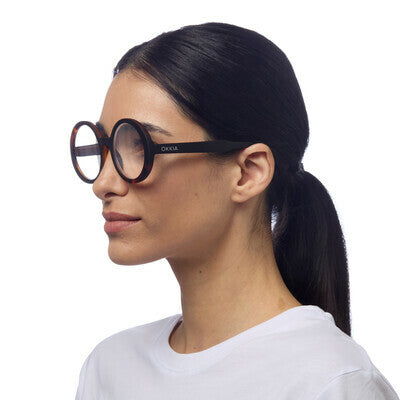 OKKIA -Laura reading Big Round - OK024B3H OKKIA -Laura reading Big Round - OK024B3H