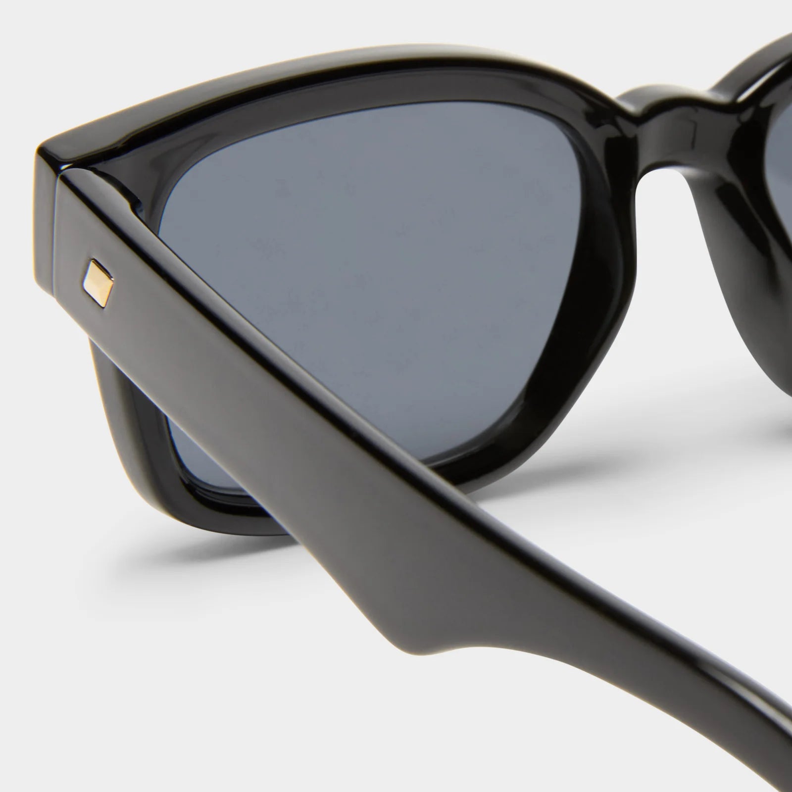 Le Specs Recarmito - Black Le Specs Recarmito - Black